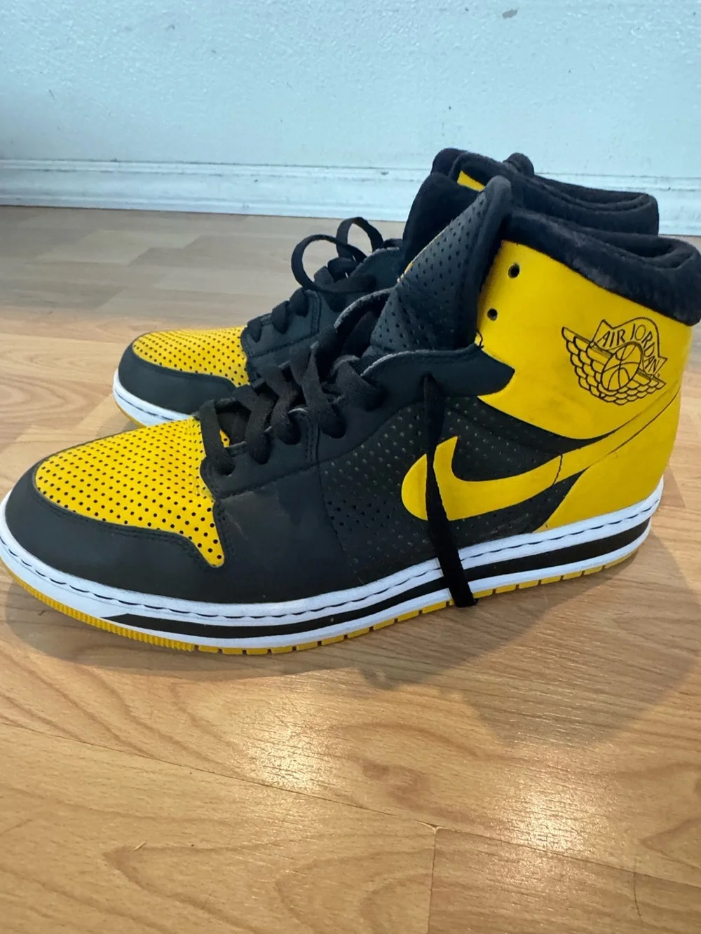 Nike Air Jordan 1 Alpha Yellow White Black
